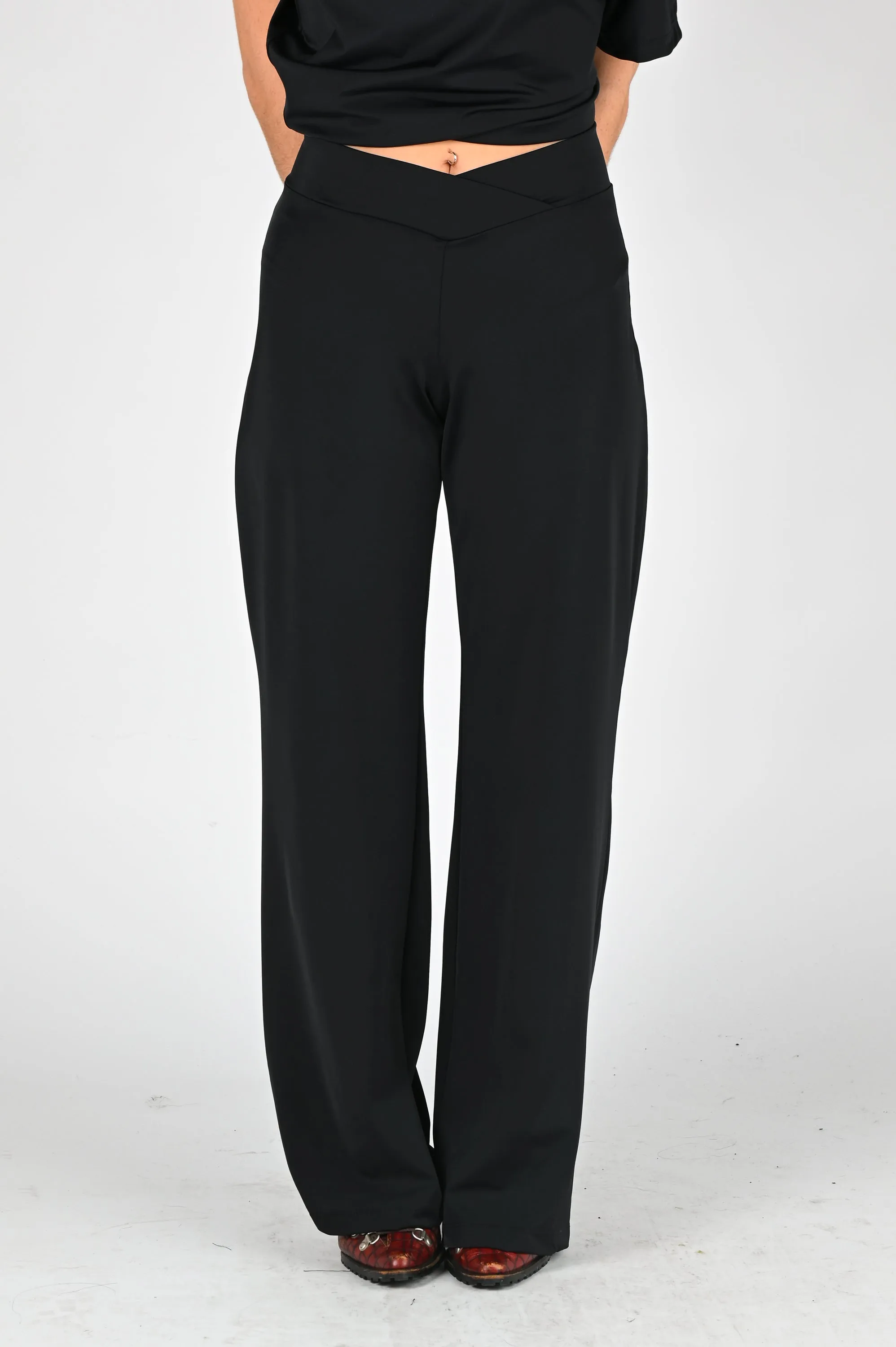 ANNIENOKA 'Contour Flare' Pants in Black